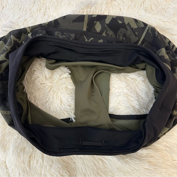 Lululemon Speed Up Shorts RARE Pop Cut Fatigue Green Black Shorts Size: 6 - Picture 6 of 8